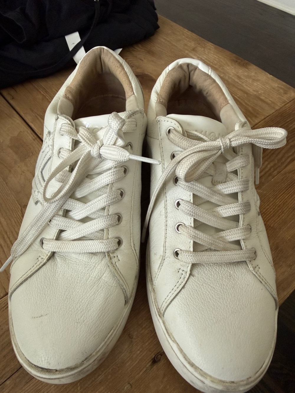 Vionic Men's Cream Leather Lace-Up Sneakers